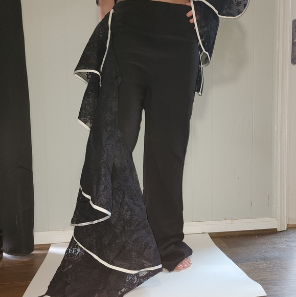 NWT Gorgeous , Akira , 2 Peice Stunning Ruffled Pants , With Matching Top - Picture 6 of 15